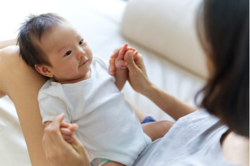 This Is How To Help Your Baby Adapt To Life Outside The Womb stimulation